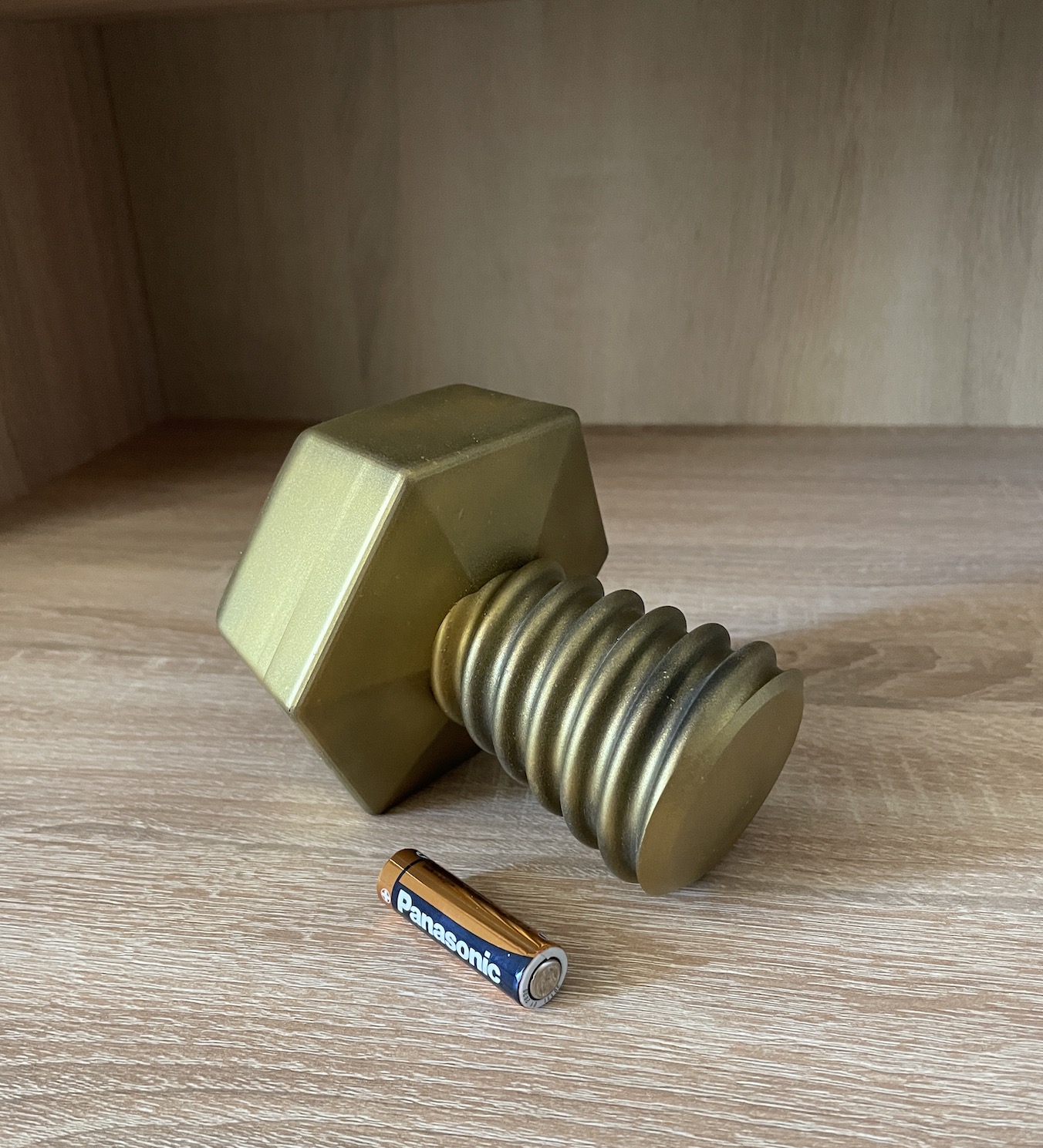 Ratchet and Clank Gold bolt 3D Resin Printed 5”inch - Imagen 9